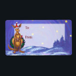 Etiqueta Kangaroo Christmas StarNight<br><div class="desc">Parada Animal Canguru Festivo e Presentes e Acessórios para Bebê Roo apresentam nossa adorável Mama Kangaroo e seu quarto de bebê com Papai Noel vermelho. Da parte de trás, a mamãe está vestindo uma enorme coroa sagrada e o bebê ronco espreita. Este canguru bonitinho está em uma paisagem nevada com...</div>