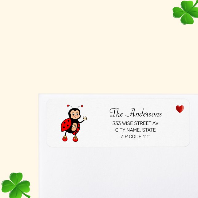 Etiqueta Ladybug bonito e coração em branco (Criador carregado)