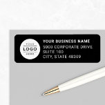 Etiqueta Logotipo comercial personalizado Endereço de devol<br><div class="desc">As etiquetas personalizadas de endereço de devolução comercial incluem o design de logotipo profissional da sua empresa. Basta adicionar o logotipo de sua empresa à imagem redonda de marcador branco e personalizar com o nome e o endereço da empresa. As cores preto e branco podem ser modificadas.</div>