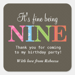 Etiqueta modelada de nove festas de aniversário