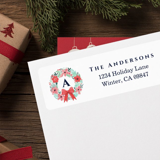 Etiqueta Monogram Red Bow Wreath Holiday Address Label (Criador carregado)