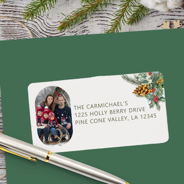 Etiqueta Morada de Natal da Família Holly e Pine (Photo Address Labels with Holly and Pine from Rounded Lozenge Photo Collage collection)