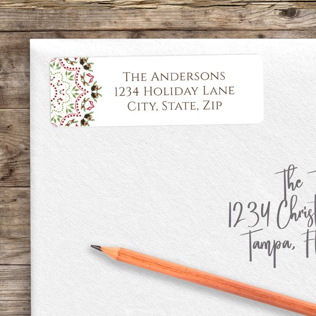 Etiqueta Natal Clássico Holly Berries Greenery Mandala (Christmas greenery, foliage, and berries mandala pattern return address label. )