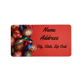 Etiqueta Ovos decorados sobre fundo vermelho