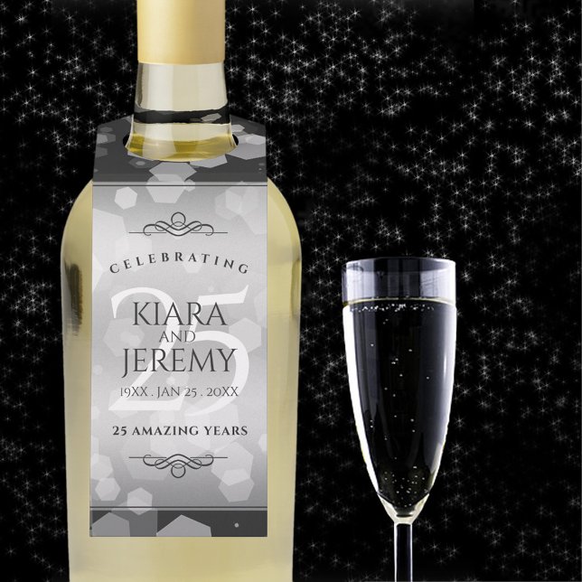 Etiqueta Para Garrafa Aniversário de Casamento do 25 Silver Elegante (25th silver wedding anniversary bottle hanger with champagne flute on a starry night sky. )