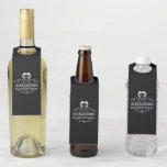 Etiqueta Para Garrafa Gravata Preta para Smoking de Solteiro<br><div class="desc">Etiqueta de Garrafa Pendurada para Gravata Preta de Smoking de Solteiro</div>