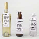 Etiqueta Para Garrafa Proposta engraçada para padrinhos | Proposta para<br><div class="desc">Faça a proposta para seus padrinhos ou melhor amigo ser inesquecível com um toque hilário! Nossa etiqueta de pendurar na garrafa de Proposta Engraçada para Padrinhos é a maneira perfeita de fazer a pergunta enquanto compartilha uma bebida. Com a mensagem atrevida "Você será meu Melhor Amigo? Não me faça implorar!"...</div>