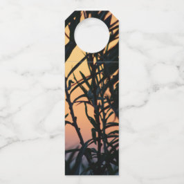 Etiqueta Para Garrafa Vegetação no pôr do sol