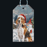Etiqueta Para Presente American English Foxhound Dog Winter Christmas Joy<br><div class="desc">seu design festivo captura o espírito alegre da época de férias, apresentando um adorável filhote vestindo um chapéu de Papai Noel. O gato está aninhado numa terra maravilhosa de inverno, completo com um boneco de neve, uma árvore de Natal decorada, e presentes lindamente envoltos. Os flocos de neve caem suavemente,...</div>