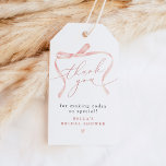 Etiqueta Para Presente ARCO Blush da BELLA Ela é Casando Obrigado<br><div class="desc">A Coleção Bella apresenta arcos de fita colchete cor-de-rosa embebida em água e uma fonte elegante de script de caligrafia. Esta coleção é delicada e feminina,  perfeita para o seu evento temático "casando".</div>