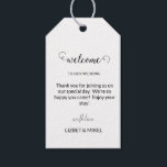 Etiqueta Para Presente Boas-vindas personalizadas a preto e branco<br><div class="desc">Marcas personalizadas de boas-vindas a preto e branco Estas cores centradas no florista e as etiquetas de presentes de casamento são perfeitas para o seu casamento clássico e moderno de boho. Este design apresenta caligrafia romântica delicada e elegante, semelhante a manuscrito, com tipografia de chique. Este olhar se parece bem...</div>