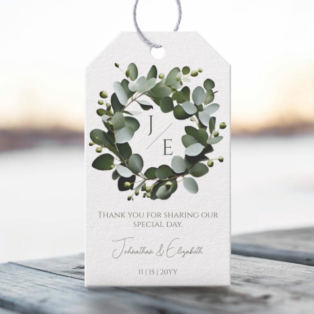 Etiqueta Para Presente Casamento de Eucalyptus Wreath, Monograma Moderno  (White Modern Monogram Eucalyptus Wreath Wedding Favor Tags)