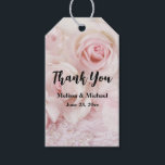 Etiqueta Para Presente Casamento Elegante de Buquês de Rosas Rosa Vintage<br><div class="desc">Etiquetas de presentes com uma fotografia de um buquê de rosas cor-de-rosa. Vintage elegance.</div>