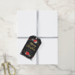 Etiqueta Para Presente Chalkboard Merry Christmas Wreath Gift Tag<br><div class="desc">Projetada para nossa coleção de Feliz Natal,  esta etiqueta de presente personalizável apresenta fundo de quadro negro,  enfeites de natal,  fontes de texto de manuscrito dourado junto com duas seções personalizáveis. Itens correspondentes disponíveis.</div>