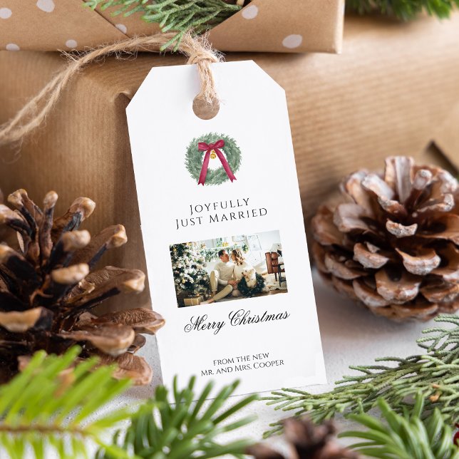 Etiqueta Para Presente Elegant Just Married Newlywed Christmas Photo Card (Criador carregado)