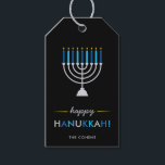 Etiqueta Para Presente Elegante e feliz Hanukkah Black com Silver Menorah<br><div class="desc">Estas modernas e elegantes etiquetas de presentes do Chanucá apresentam um Menorah prateado com velas azuis e turquesas e chamas de ouro amarelas sobre fundo negro.</div>