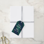 Etiqueta Para Presente Feliz Feliz ano novo de Natal Xadrez Black Watch<br><div class="desc">Vestir os pacotes de férias com esta etiqueta de presente clássica que contém a saudação personalizada e o nome definido em relação a um fundo de xadrez de relógio preto. Simples e clássico - a etiqueta perfeita para dar presente de férias.</div>