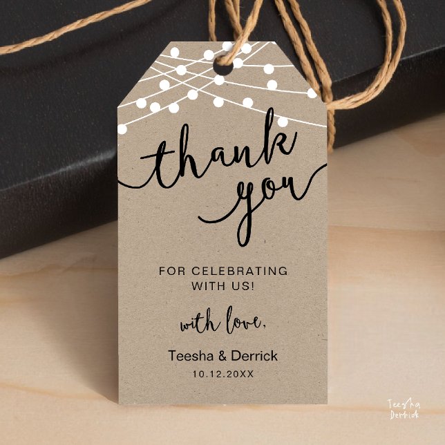 Etiqueta Para Presente Festa de casamento russa Obrigado (Rustic Wedding Party Thank You Gift Tags in cottage brown kraft string light)