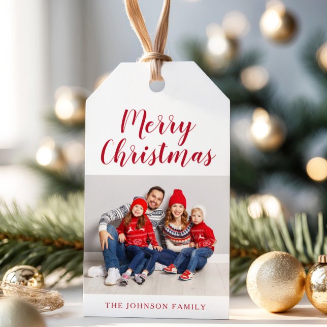 Etiqueta Para Presente Foto de Natal com Letra Red Elegante (Modern Red Script Christmas Photo Gift Tags)