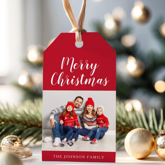 Etiqueta Para Presente Foto de Natal do Elegant Red Script (Elegant Red Script Christmas Photo Gift Tags)