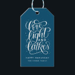 Etiqueta Para Presente Luz de amor e latas em Hanukkah azul<br><div class="desc">Esta etiqueta de presente do Hanukkah,  azul e branco festivo,  tem as palavras "amor,  luz e latas" escritas em escrita manuscrita.</div>