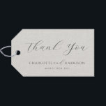 Etiqueta Para Presente Minimalist White Faux Linen Wedding Favor Tag<br><div class="desc">Minimalist white faux linen wedding favor tag featuring elegant typography with a soft script accent for the couple’s names. The subtle linen texture and clean layout create a refined, understated look that complements modern, classic, or minimalist wedding décor. Perfect for attaching to wedding favors, welcome bags, small gifts, candles, honey...</div>