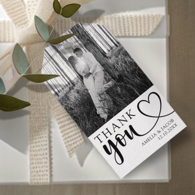Etiqueta Para Presente Modern Black & White Photo Wedding Favor (Criador carregado)