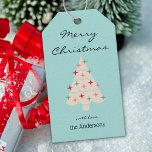 Etiqueta Para Presente Nome, Merry Christmas Médio-Century Árvore Retro<br><div class="desc">Feliz Natal sobre o fundo azul claro e azul claro e a simples árvore de Natal moderna do século médio decora esta etiqueta de presente personalizada. Altere facilmente o texto e o nome usando o Modelo fornecido. O dorso é vazio, azul claro e o fio é cinza. As etiquetas são...</div>