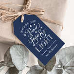 Etiqueta Para Presente Paz, Amor e Luz | Hanukkah<br><div class="desc">As etiquetas de presentes de Hanukkah,  baseadas em tipografia moderna,  apresentam "Peace,  Love and Light" em tipografia estilo escrita à mão branca,  destacada por estrelas. Personalize com um nome e/ou saudação personalizada de Chanucá por baixo. Vazio no verso.</div>