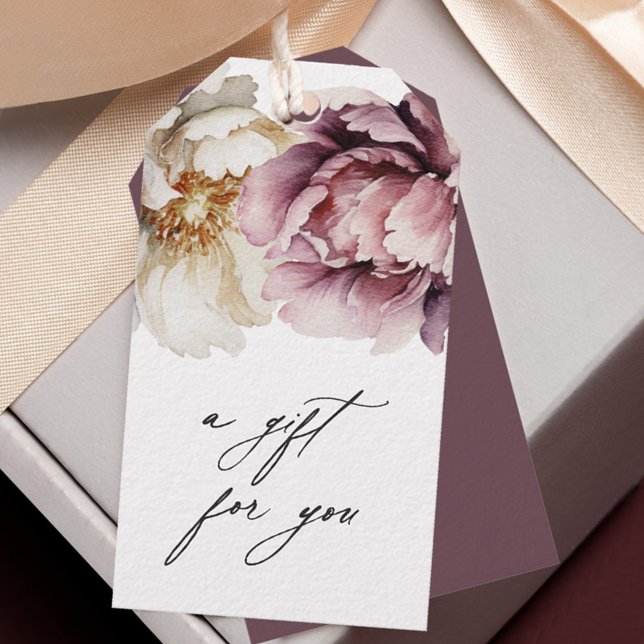 Etiqueta Para Presente Presente Floral Abundância Rústica para Você (A beautifully feminine gift tag with rustic peonies in plum pink and ivory.)