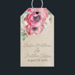 Etiqueta Para Presente Romântico Rustico Rosa e Branco Ranunculus<br><div class="desc">Estas etiquetas de presentes românticas, estilo de vintage, apresentam um design de papel pergaminho rústico com flores brancas e rosadas ranóculus. Um delicado buquê floral de ranúnculo e verde é ilustrado na parte inferior direita. Os nomes das amostras de um novo casal e a data do casamento são impressos na...</div>