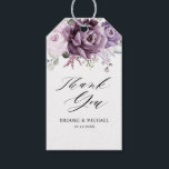 Etiqueta Para Presente Tons de Flores de Púrpura Empoeirada Casamento Flo<br><div class="desc">Tag de presente de casamento floral elegante e moderno de meados do verão apresenta um buquê de rosas peônias em aquarela em tons de ameixa roxa, rosa empoeirado, rosa desbotado, mauve, sage com folhas botânicas verdes exuberantes e eucalipto. Por favor, encontre mais designs e variações correspondentes na minha loja "blissweddingpaperie"....</div>