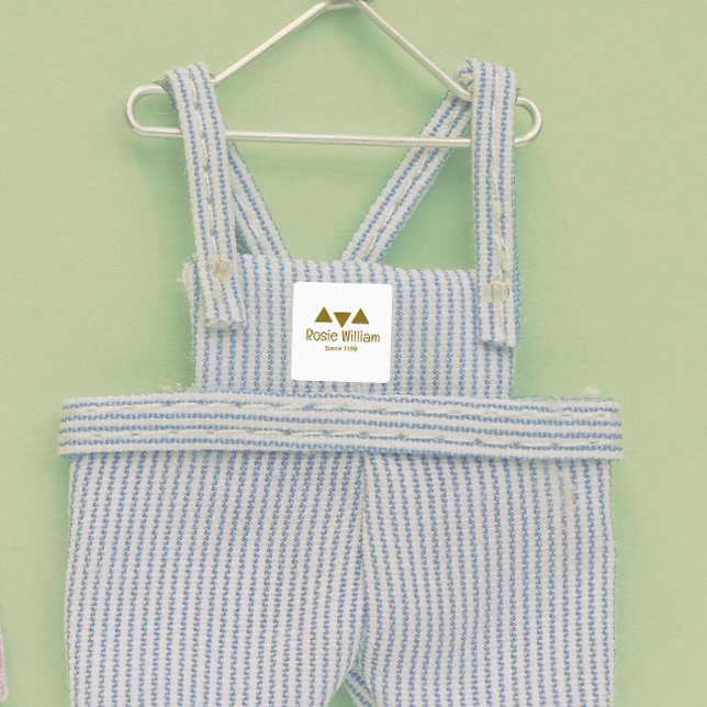 Etiqueta personalizada de ferro moderno em roupa (Criador carregado)
