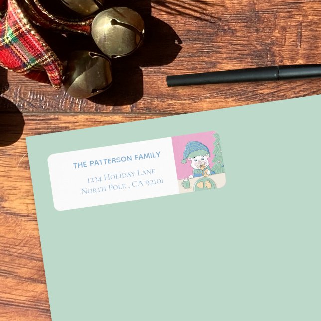 Etiqueta Polar Bear Cub Comendo Biscoito De Natal (Sweet polar bear cub Christmas return address label on an envelope .)