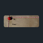 Etiqueta Red Jingle Bell e Twine Christmas Gift Labels<br><div class="desc">Esta etiqueta de presentes de Natal para e de apresenta uma etiqueta vermelha de jingle com fio vermelho e branco com um papel kraft falso de fundo. Excelente para todos os presentes no estilo do seu país que precisam desta temporada de Férias.</div>