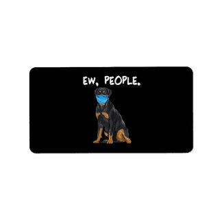 Etiqueta rottweiler novo cão do pessoas vestindo máscara