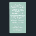 Etiqueta Rótulos De Favor Da Garrafa De Vinho De Casamento<br><div class="desc">Perfeito para casamentos de vinhedo ou favores de garrafa de vinho, essas elegantes etiquetas de estilo vintage florescem apresentam um monograma personalizado de noiva e noiva, a data do casamento, o tipo de vinho e a mensagem de obrigado que pode ser completamente personalizada. Cor verde de jade cinza com texto...</div>
