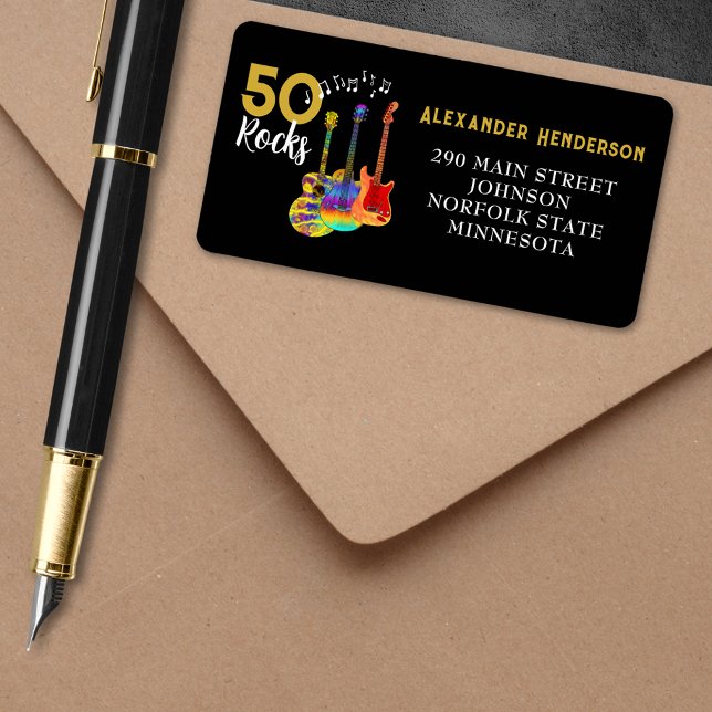 Etiqueta RSVP de 50 Festas de aniversário Rock and Roll (Rock and roll 50th birthday party RSVP return address label funky guitars cool gold typography black)