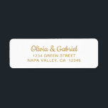 Etiqueta Script de ouro moderno. Endereço de Devolução de C<br><div class="desc">Script na moda gold. Rótulo de Endereço de Devolução de Casamento branco minimalista. Adicione facilmente o seu nome e endereço personalizados.</div>