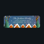 Etiqueta Snowy Village Winter Christmas Return Endereço<br><div class="desc">Ilustração original de uma vila de encosta nevada,  cartão com fotos de férias correspondente. Personalizar com qualquer texto</div>