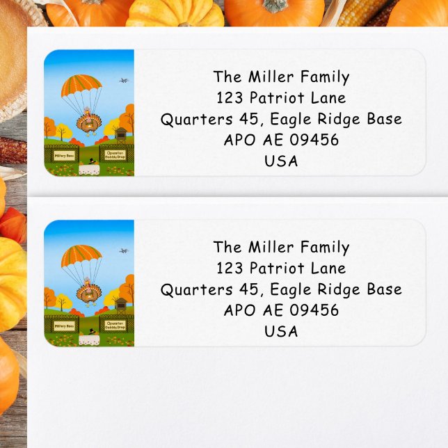 Etiqueta Thanksgiving Turkey Parachuting into Military Base (Criador carregado)