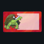 Etiqueta Tortoise Christmas On Red<br><div class="desc">A tartaruga festiva de Parada Animal em Santa Hat em presentes e acessórios de Natal Vermelho apresenta nossa trabalho de arte divertida de uma tartaruga fofa decolada para as férias em um chapéu vermelho de Papai Noel contra um fundo vermelho texturizado. Na parte de trás de muitos desses presentes animados...</div>