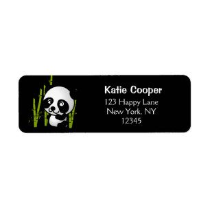 Etiqueta Urso de panda preto e branco bonito em um bosque