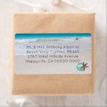 Etiqueta Vivo no Lado da Feira Média Natal Opcional<br><div class="desc">Vida em praia, oceano tropical e rótulos de endereços de areia. Personalize esta etiqueta média com o endereço de devolução ou remova-a e impressão as suas próprias etiquetas de correio. Uma estrela e um Enfeites de natal azul enfeitam o canto, e podem ser removidos. Adicione 4 a 5 linhas de...</div>