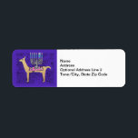 Etiqueta Whimsical Menorah Llama Endereço de devolução<br><div class="desc">Use esta etiqueta de Endereço de Devolução de Menorah Llama Whimsical em todos os seus cartões e pacotes de Chanucá, e adicione um pouco de capricho à época de férias. Encontre muitas outras placas e itens de correspondência/coordenação em minha Coleção Menorah Chanucá Whimsical, incluindo avental, travesseiro de sotaque, corredor de...</div>
