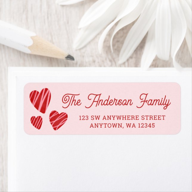 Etiqueta Whimsical Red Hearts Pink Return Address (Insitu)