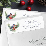 Etiqueta Winter Bird Christmas Bullfinch Return Address<br><div class="desc">Essas etiquetas de endereço de volta do Natal no inverno exibem um bulfinho de aquarela empoleirado em pererecas verdes,  folhas sagradas e bagas vermelhas,  com moderno roteiro de moda para o nome da família.</div>