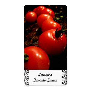 Etiquetas de colocação em latas do tomate vermel