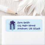 Etiquetas de presente para Hanukkah de Natal Roxo<br><div class="desc">Os rótulos apresentam uma ilustração original de um pacote azul com um arco roxo. Simplesmente personalize com seu nome e informações de endereço para uma etiqueta de endereço de retorno exclusiva! Este design também está disponível em outros produtos. Não vê o que está procurando? Entre em contato com Rebecca para...</div>