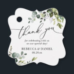 Etiquetas Para Lembrancinhas Agradecimento de Casamento Verde Eucalipto Rústico<br><div class="desc">Projetado para coordenar com nossa Coleção Boho Greenery,  esta etiqueta personalizável apresenta ramos de eucalipto aquarela com texto gráfico em caligrafia,  combinado com uma serifa clássica em preto. Itens correspondentes disponíveis.</div>